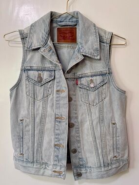 Levi's| Faded Light Blue Wash Denim Trucker’s Vest Sz XS